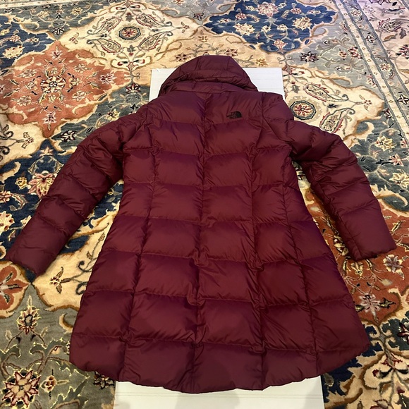 North Face Puffer Jacket with Hood - Picture 4 of 12